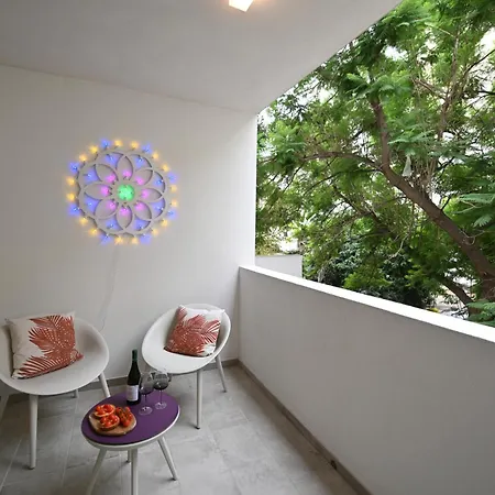 شقة Me Too - Exclusive باري