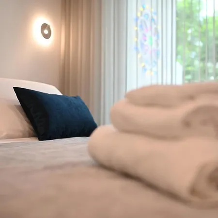 Me Too - Exclusive Apartment