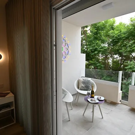 Me Too - Exclusive Apartment
